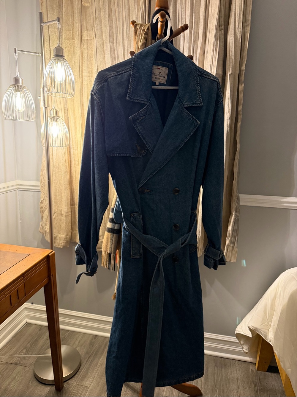 Levi's women’s size large Denim Trench Coat with Belt fully lined like new